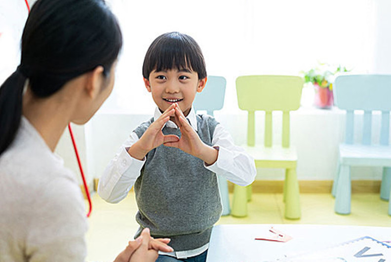 怎樣進(jìn)行少兒英語(yǔ)啟蒙